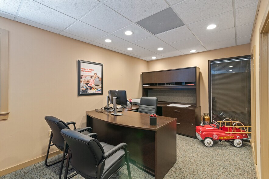 More Photos Of 1326 E Pembroke Ave, Hampton Office For Sale