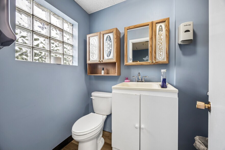 More Photos Of 17720-17724 Oak Park Ave, Tinley Park Office For Sale