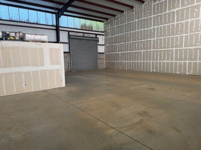 More Photos Of 4329 W Pensacola St, Tallahassee Warehouse For Lease