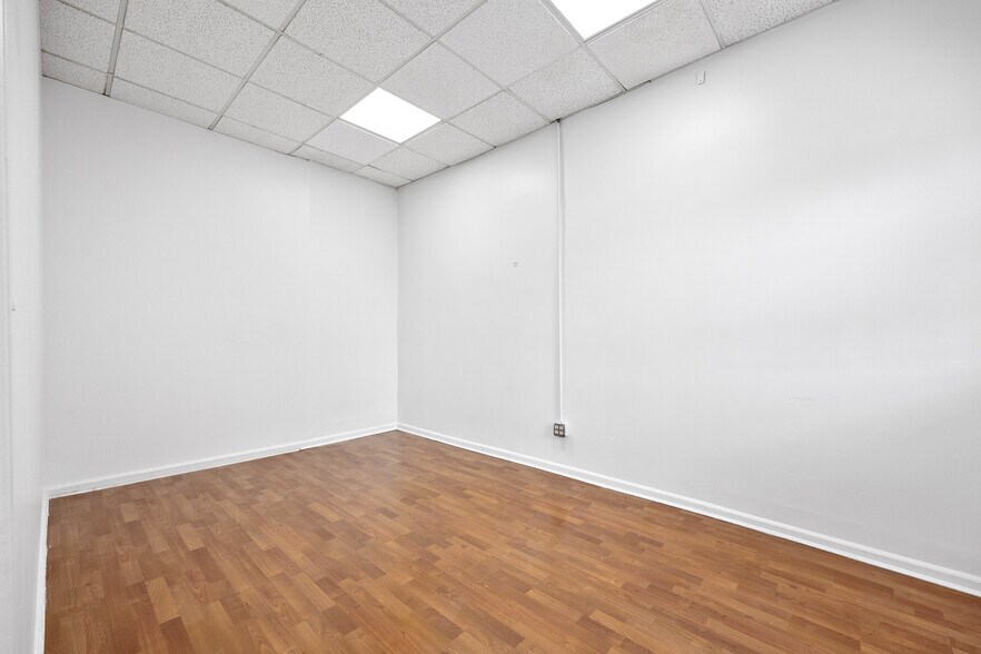 More Photos Of 15226-15228 Northern Blvd, Flushing General Retail For Sale