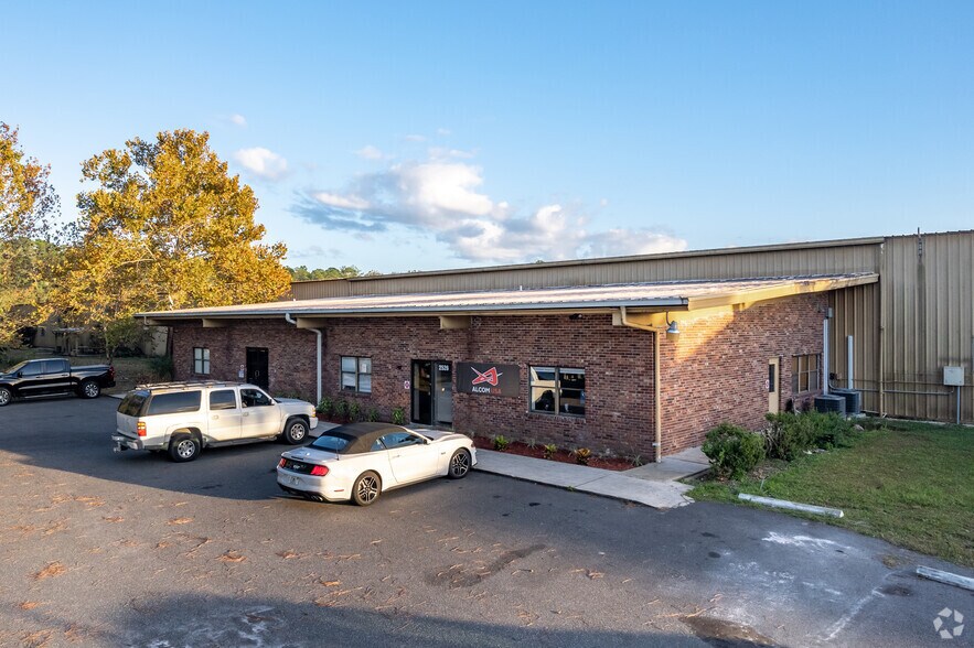 More Photos Of 2526 W New York Ave, Deland Warehouse For Sale