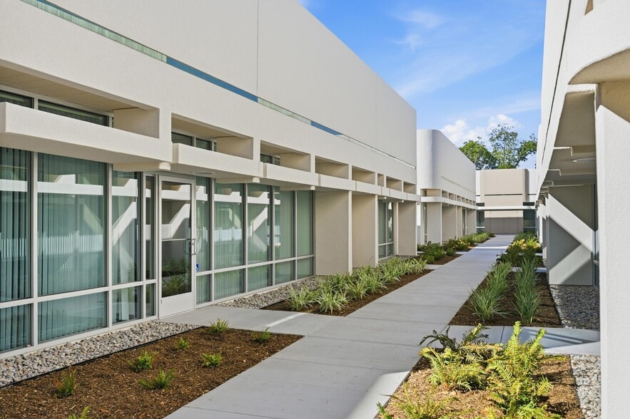 More Photos Of 1371 Warner Ave, Tustin Unknown For Lease