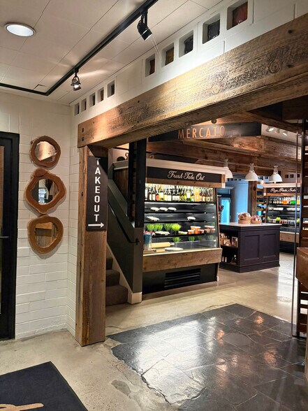 More Photos Of 4703 NE Fremont St, Portland Restaurant For Lease