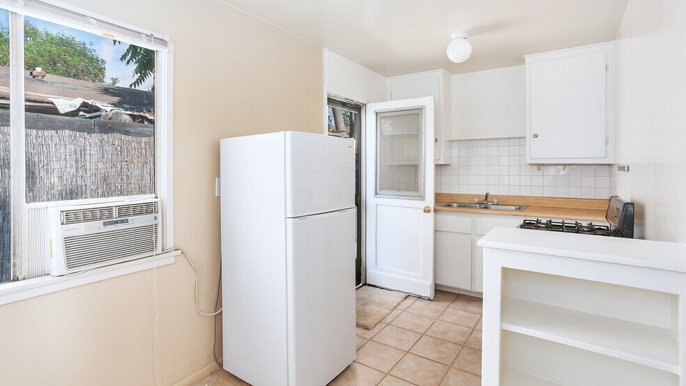 More Photos Of 202 N Florence St, Burbank Multifamily For Sale