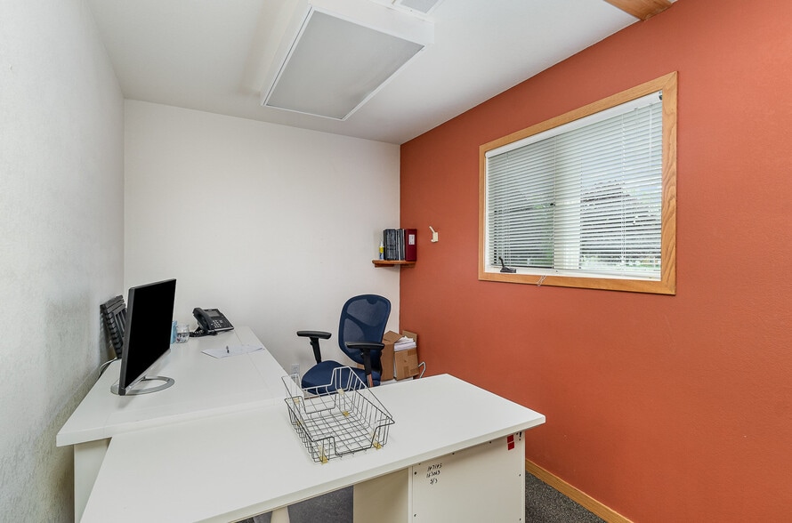 More Photos Of 635 N Center Rd, Saginaw Office For Sale