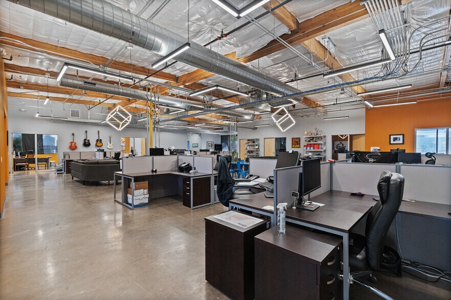 More Photos Of 2410 W Royal Palm Rd, Phoenix Light Manufacturing For Sale