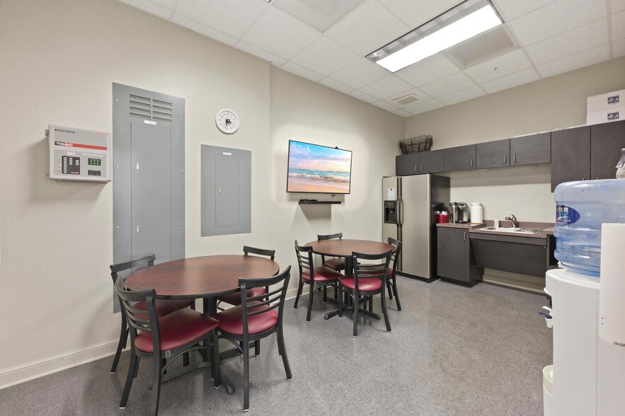 More Photos Of 9420 Bonita Beach Rd, Bonita Springs Office For Lease