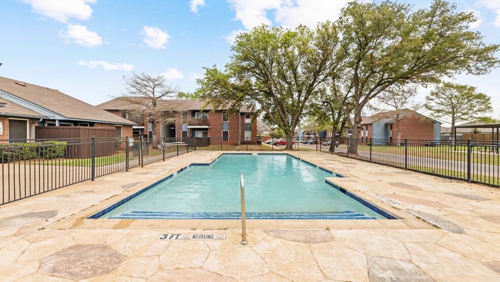 More Photos Of 2333 Escalante Ave, Fort Worth Apartments For Sale