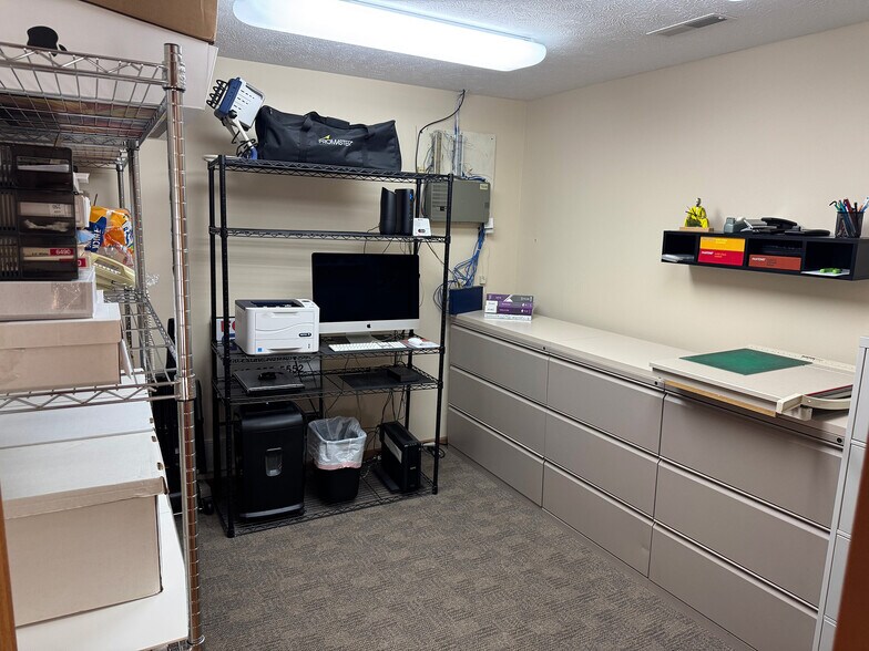 More Photos Of 9930 Johnnycake Ridge Rd, Painesville Office For Sale