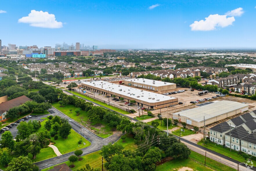 More Photos Of 8303-8317 Knight Rd, Houston Warehouse For Lease