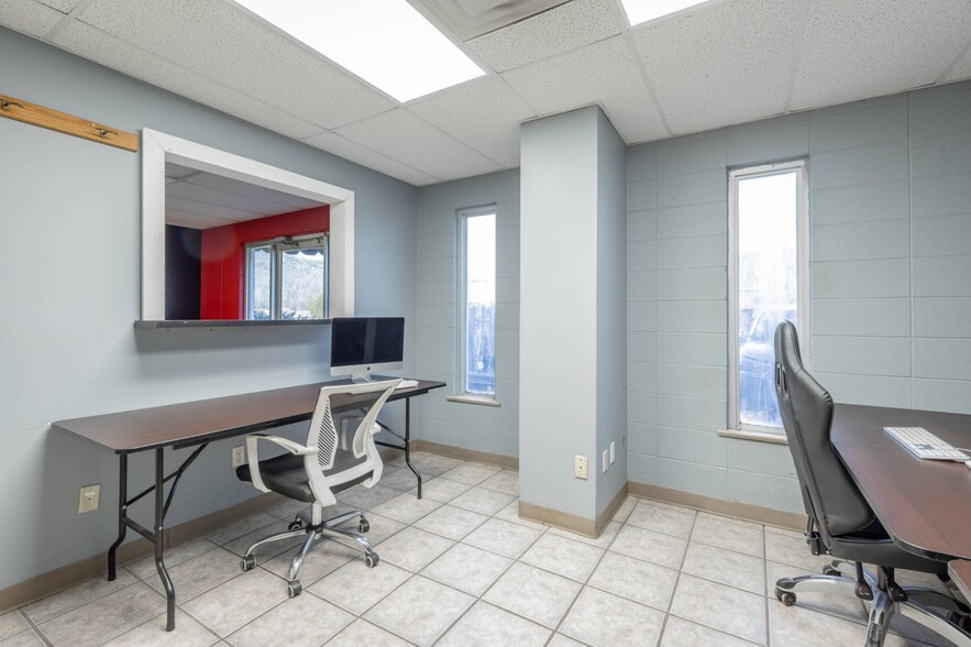 More Photos Of 218 Industrial Park Dr, Soddy Daisy Light Distribution For Sale