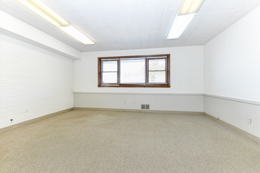 More Photos Of 1834 Banking St, Greensboro Office For Lease