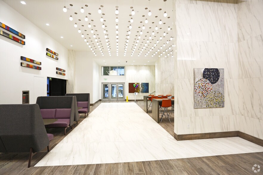 More Photos Of 128 S Tryon St, Charlotte Office For Lease