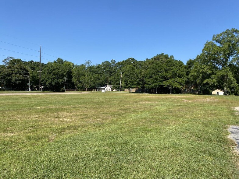 More Photos Of 1924 Dauphin Island Pky, Mobile General Retail For Sale