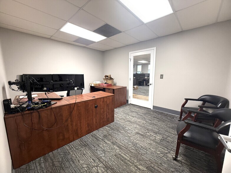 More Photos Of 125 Winchester Dr, Sedalia Office For Lease