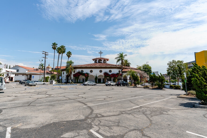 More Photos Of 305 E Colorado St, Glendale Land For Lease