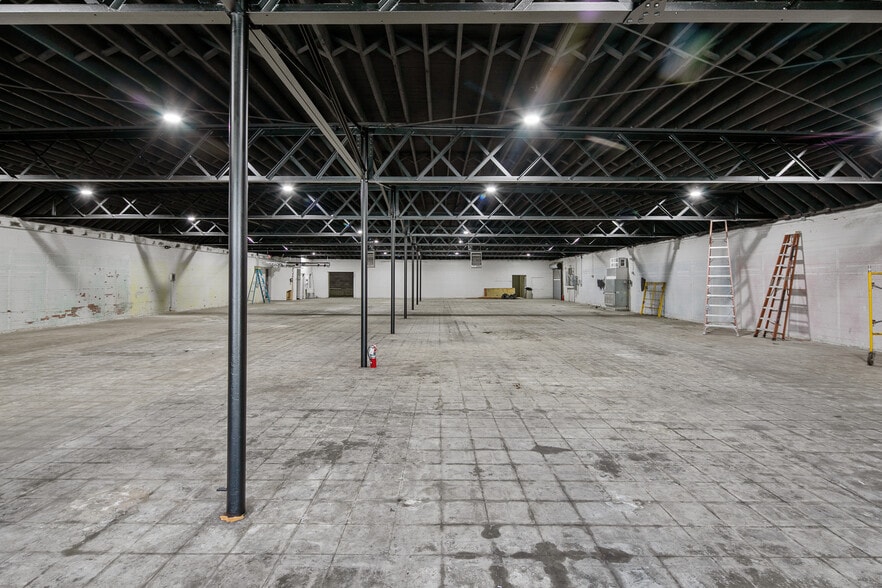 More Photos Of 301 Robeson St, Fayetteville Freestanding For Lease