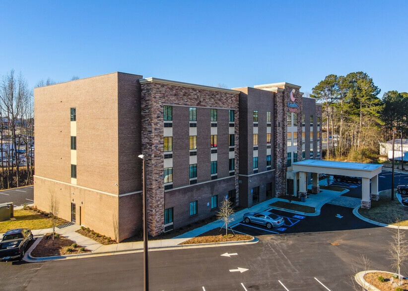 More Photos Of 45 Bledsoe Rd, Newnan Hotel For Sale