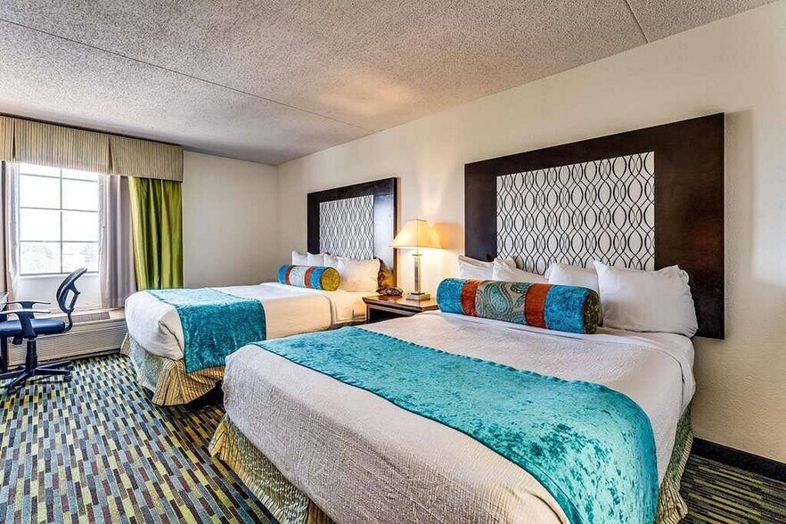 More Photos Of 221 E Kellogg St, Wichita Hotel For Sale