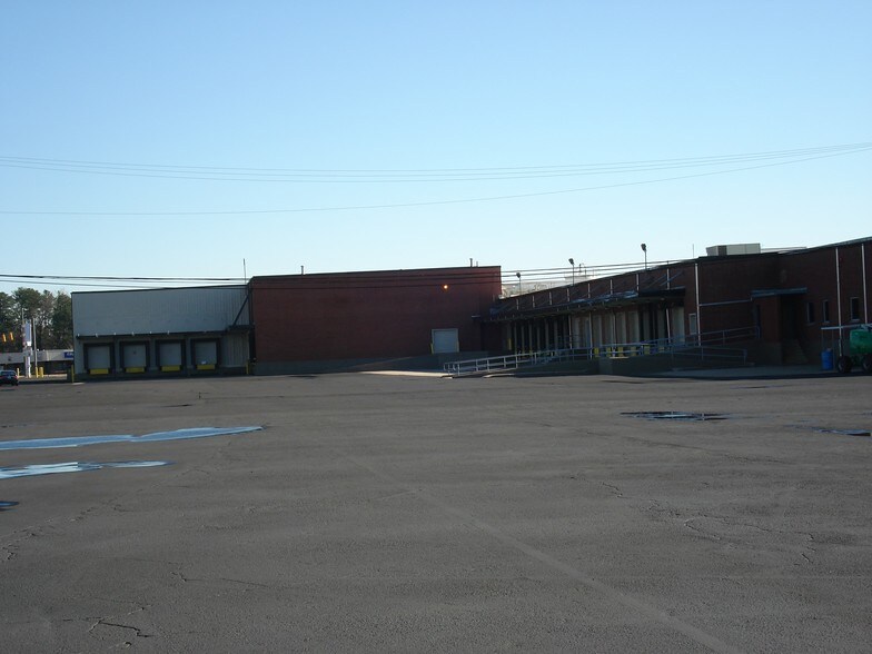 More Photos Of 2819 Wade Hampton Blvd, Taylors Distribution For Lease