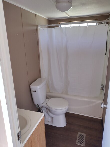 More Photos Of 1-16 Ez Ln, Manchester Manufactured Housing Mobile Home Park For Sale