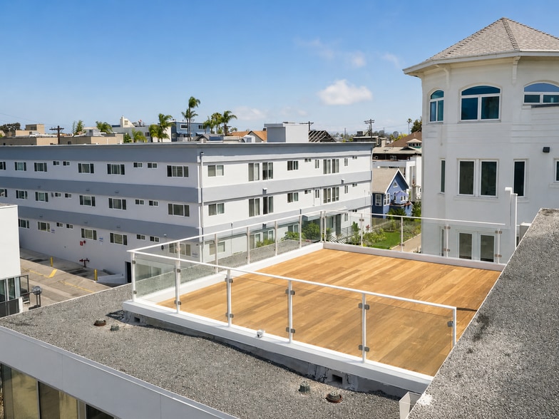 More Photos Of 701 Ocean Front Walk, Venice Unknown For Lease