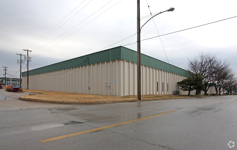 More Photos Of 1802-1830 Jasper St, North Kansas City Warehouse For Lease