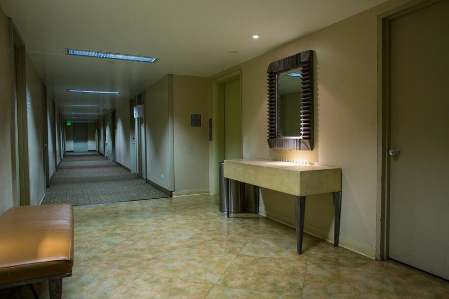 More Photos Of 18250 Roscoe Blvd, Northridge Medical For Lease