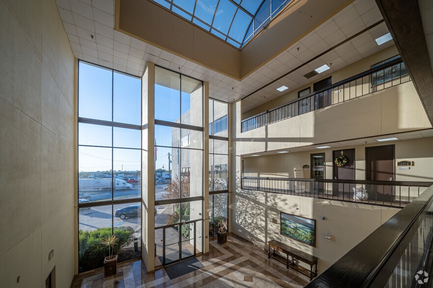 More Photos Of 9504 N IH-35, San Antonio Office For Lease