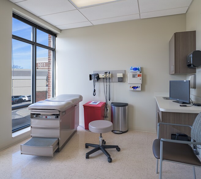More Photos Of 1011 Main St, Indianapolis Medical For Lease