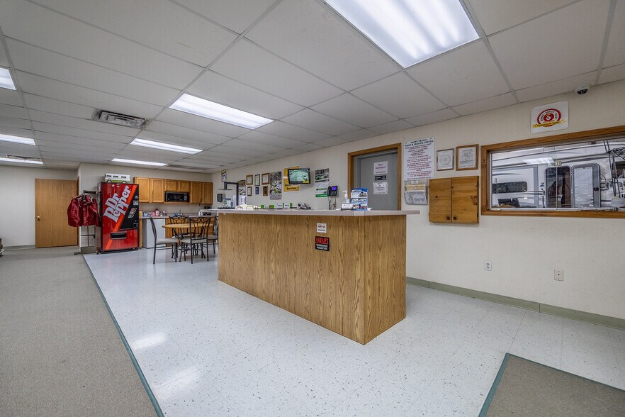 More Photos Of 18256 Campground Rd, Phillipsburg Auto Dealership For Sale