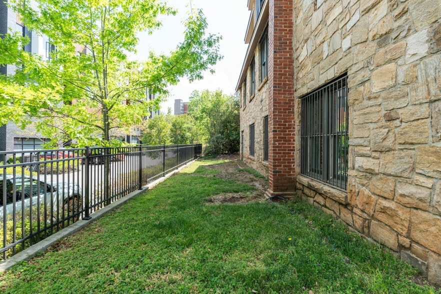 More Photos Of 208 St Marys St, Raleigh Loft Creative Space For Sale