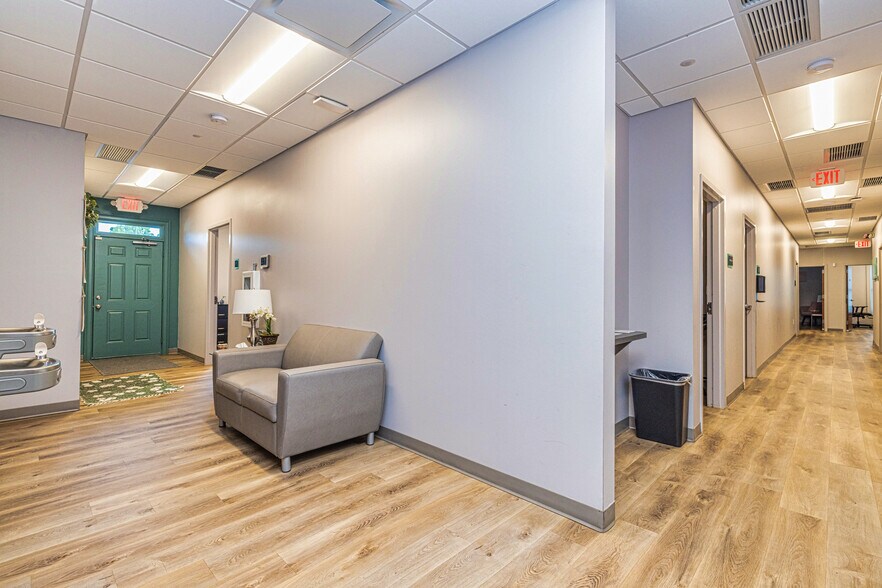 More Photos Of 117 Governors Sq, Fayetteville Medical For Lease