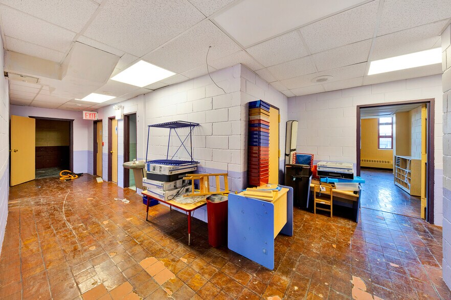 More Photos Of 5566 Kings Hwy, Brooklyn Schools For Lease