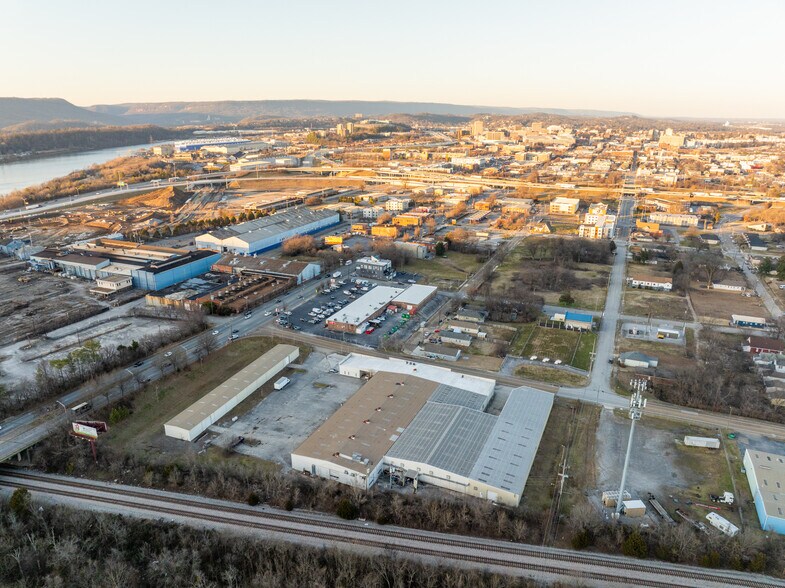 More Photos Of 300 W 28th St, Chattanooga Manufacturing For Sale