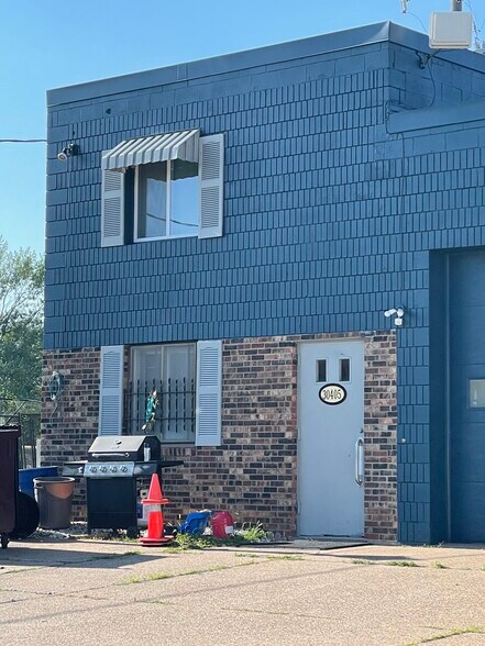 More Photos Of 30401-30405 Neal Ave, Lindstrom Warehouse For Sale