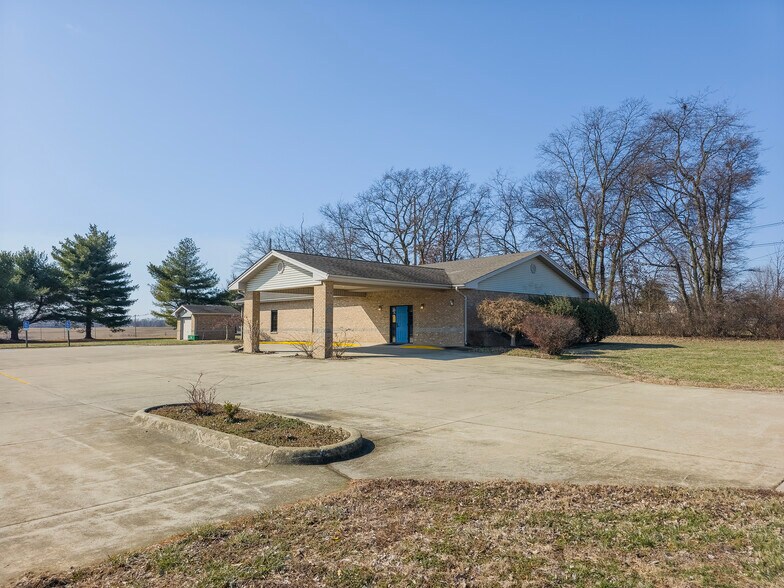 More Photos Of 2103 W 9th St, Mount Carmel Office For Sale