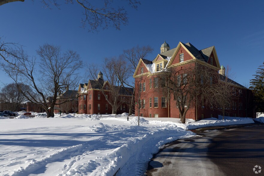 More Photos Of 28 Chestnut St, Foxborough Apartments For Sale