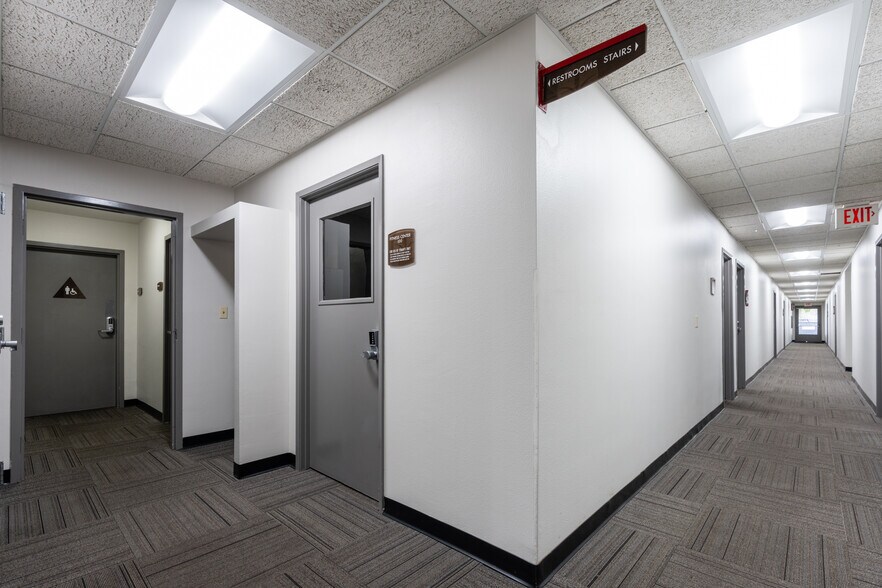 More Photos Of 4891-4895 Pacific Hwy, San Diego Office For Lease