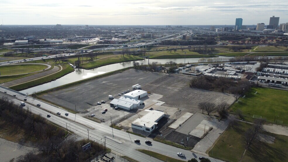 More Photos Of 1720 Riverside Dr, Fort Worth Warehouse For Lease