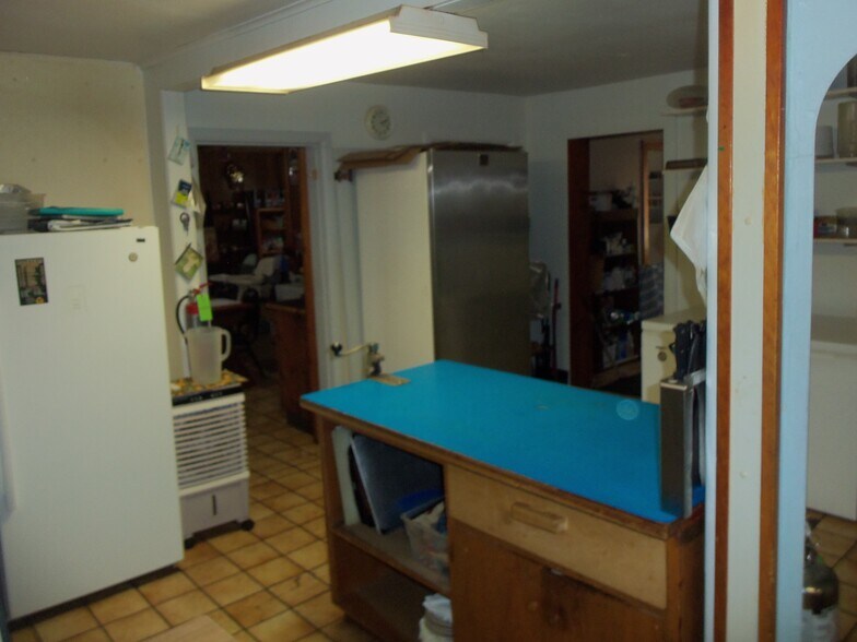 More Photos Of 314 Main St, Suring General Retail For Sale