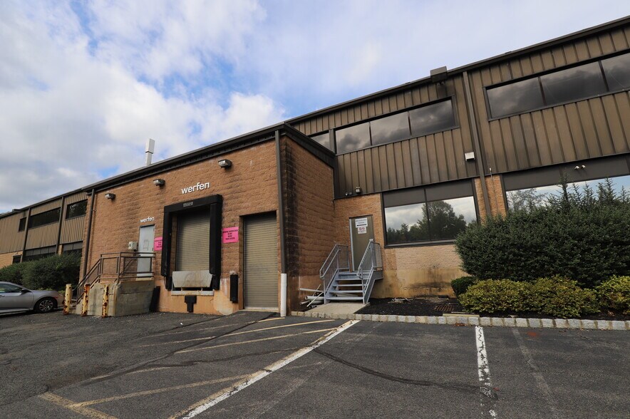 More Photos Of 35 Technology Dr, Warren Office For Lease