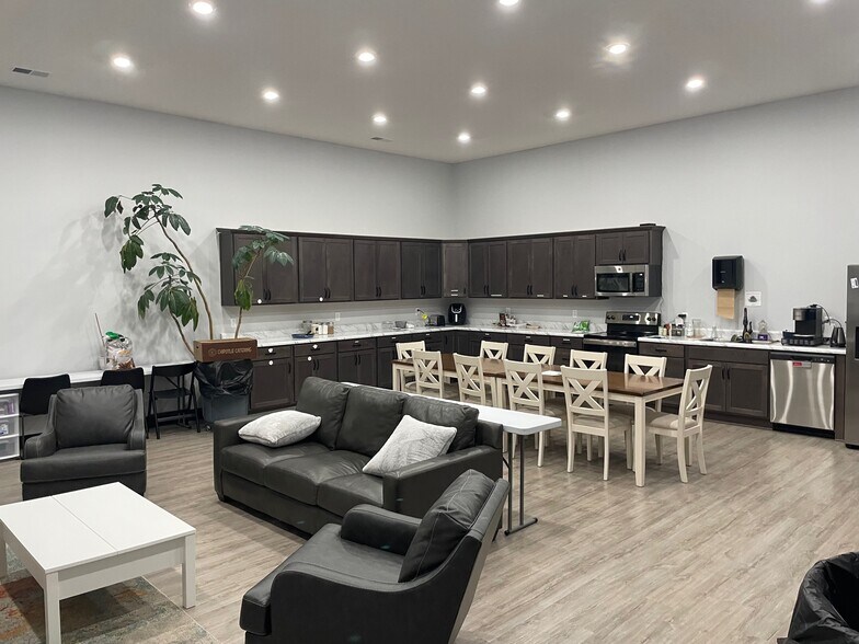 More Photos Of 840 Professional Park Dr, Clarksville Office For Lease