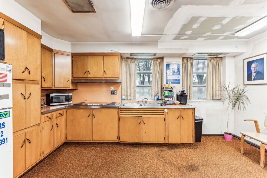 More Photos Of 1453 Edgmont Ave, Chester Office For Sale