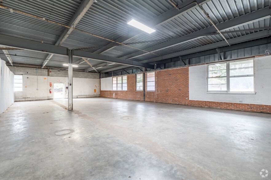 More Photos Of 530 West St, Braintree Manufacturing For Lease