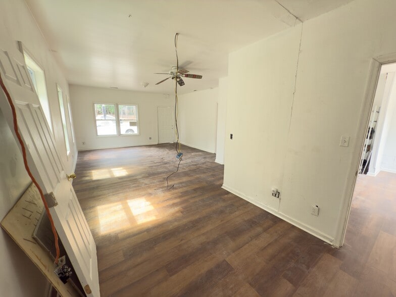 More Photos Of 605 Roberts Dr, Riverdale Office For Lease