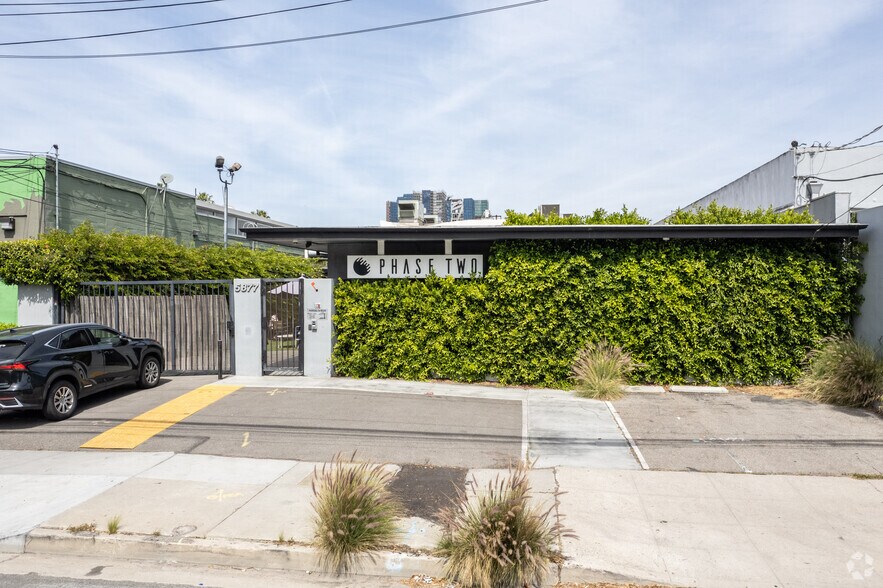 More Photos Of 5877 Obama Blvd, Los Angeles Loft Creative Space For Lease