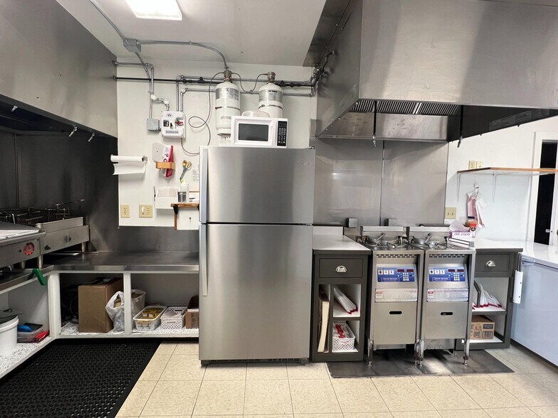More Photos Of 112 McPherson St, Crawford Restaurant For Sale