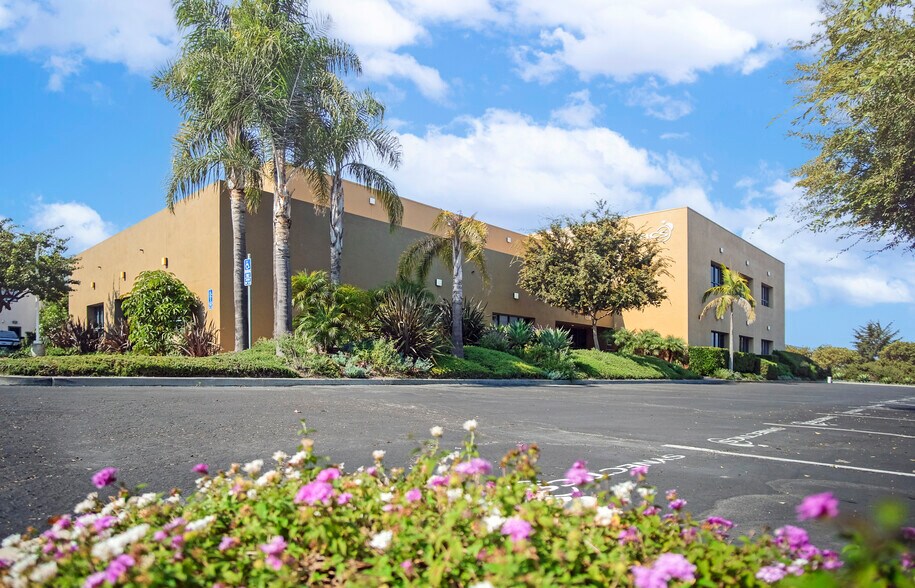 More Photos Of 6398 Cindy Ln, Carpinteria Office For Lease