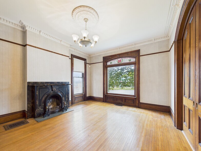 More Photos Of 40 E Genesee St, Auburn Storefront Retail Residential For Sale